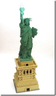 legoliberty1 thumb Por una pequeña fortuna artista construye tu figura en Lego