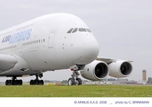 Airbus A380: el avión más grande de Airbus airbus2 300x212 Airbus A380: el avión más grande de Airbus