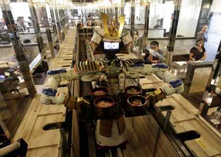 Un restaurante atendido por robots RobotCamarero Un restaurante atendido por robots
