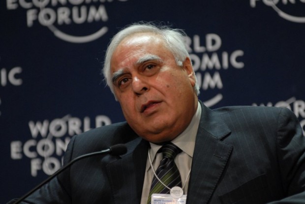Presionan a Google y Facebook para censurar contenido en India Kapil Sibal 620x414 Presionan a Google y Facebook para censurar contenido en India