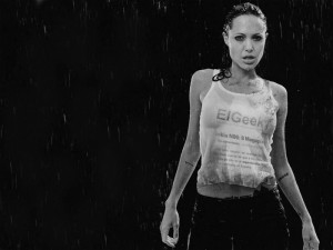 FunPhotoBox - Angelina Jolie también lee elGeek.com